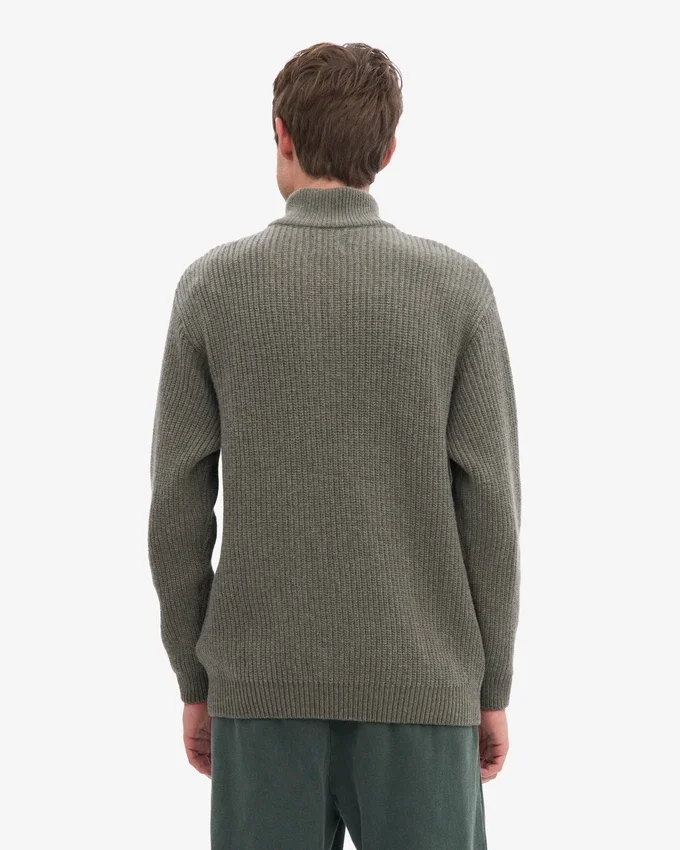 Pull col zippé en laine mérinos - Olive poussiéreux