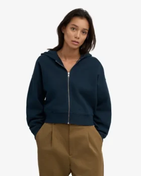 Sweat à capuche court zippé en coton bio – Bleu marine